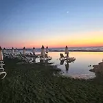 Seaside Escape - 50 M To Shore 2